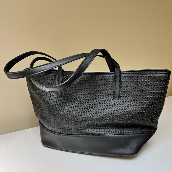 Kenneth Cole Reaction Large Cutout Tote - Picture 4 of 8